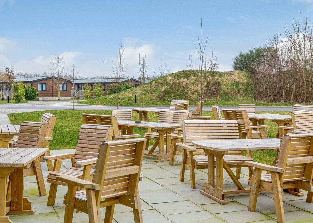 Woodland Lakes Lodges Thirsk Exterior photo