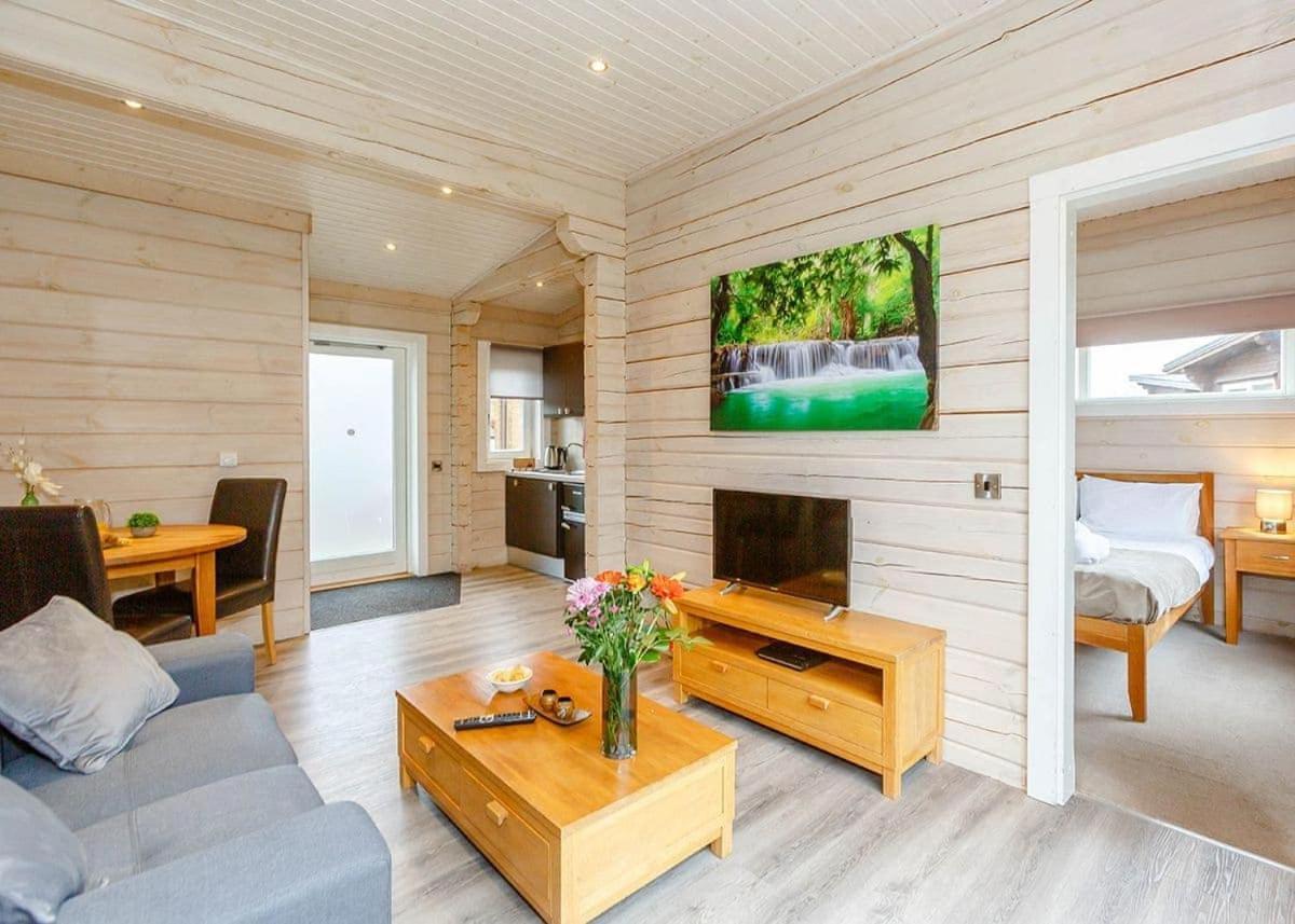 Woodland Lakes Lodges Thirsk Exterior photo