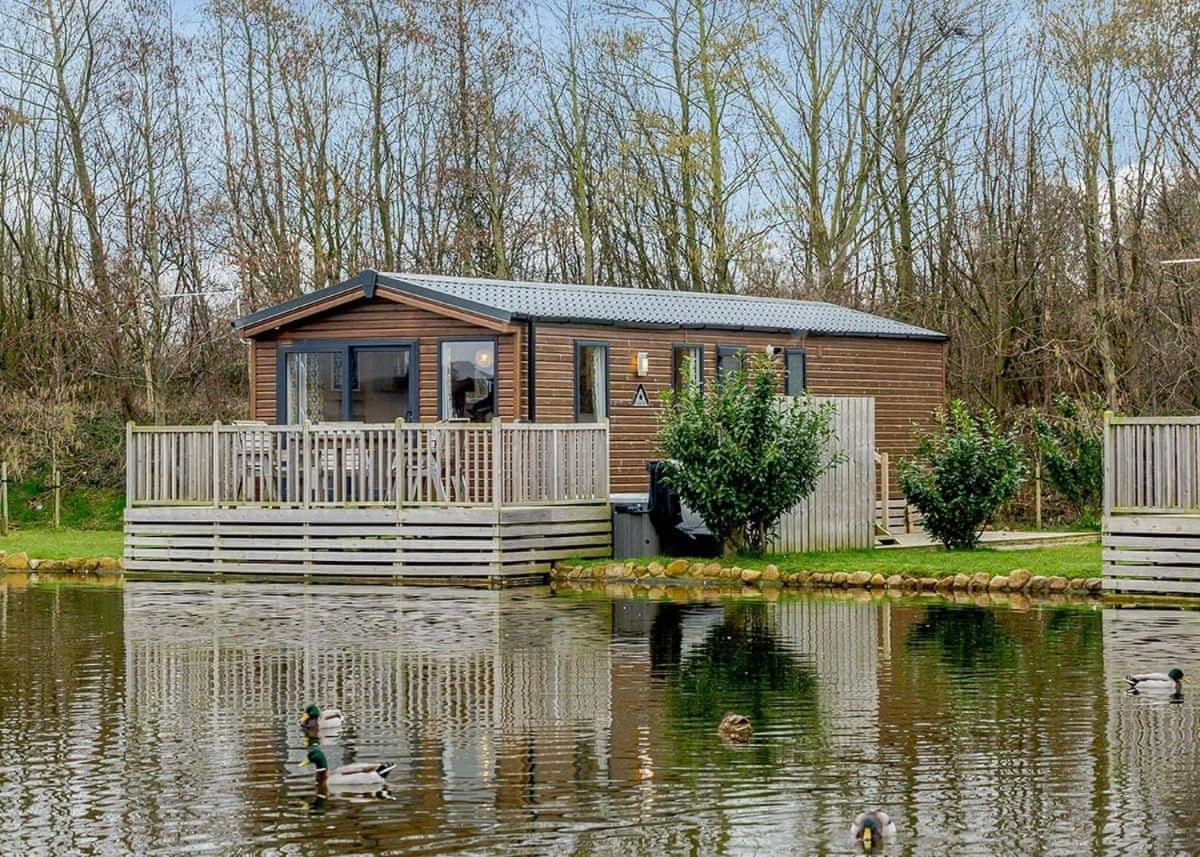 Woodland Lakes Lodges Thirsk Exterior photo