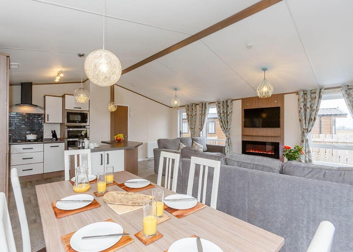 Woodland Lakes Lodges Thirsk Exterior photo