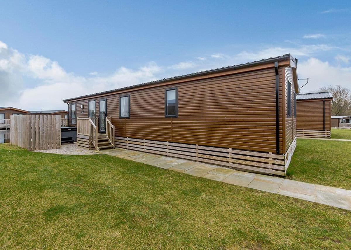 Woodland Lakes Lodges Thirsk Exterior photo